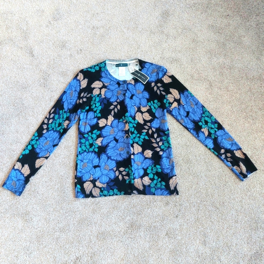 Brand New women's scoop neck Cardigan size S/P